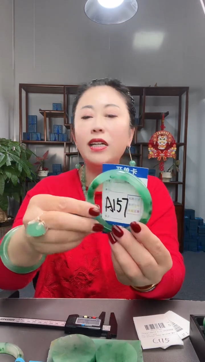 【闪购商品】石英质玉手镯未镶嵌非洲翠