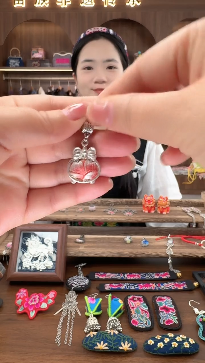 刺绣扶光苗绣传承2