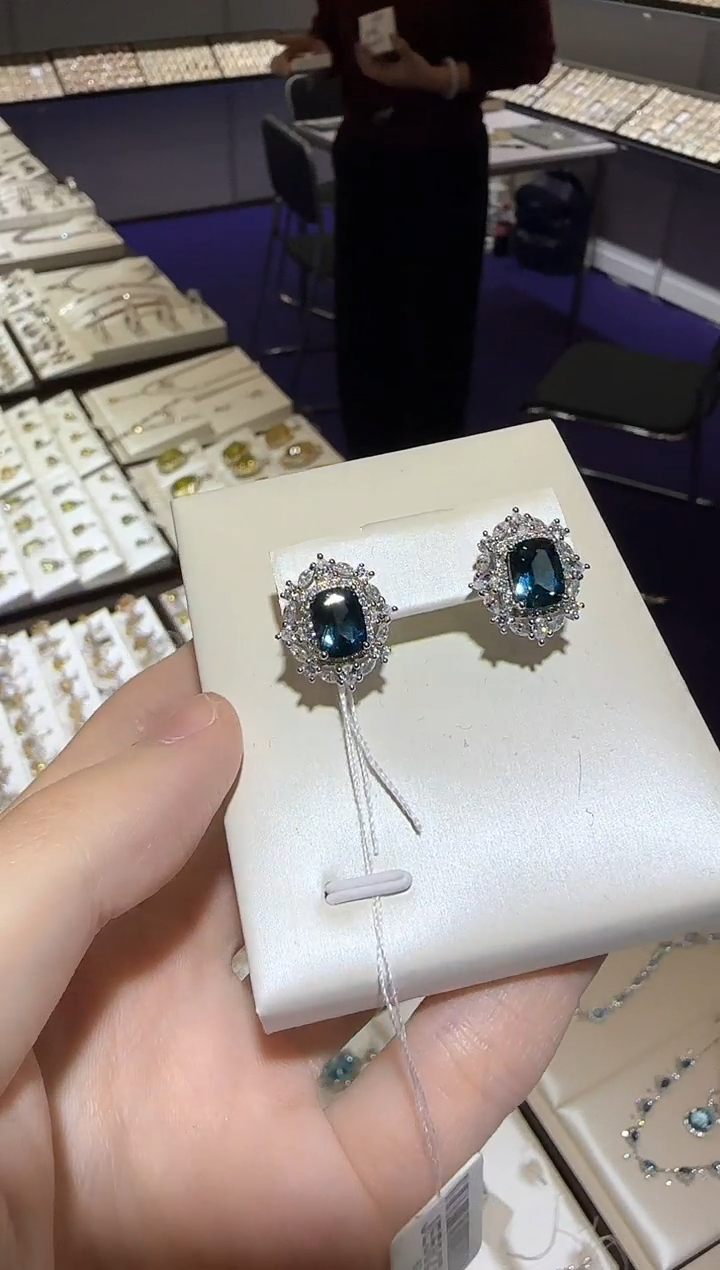 【闪购商品】托帕石耳饰银S925镶嵌耳钉10mm