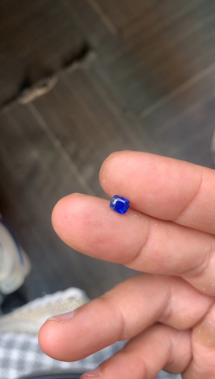 【闪购商品】定制蓝宝石裸石未镶嵌1.02ct 兰卡老烧皇家蓝