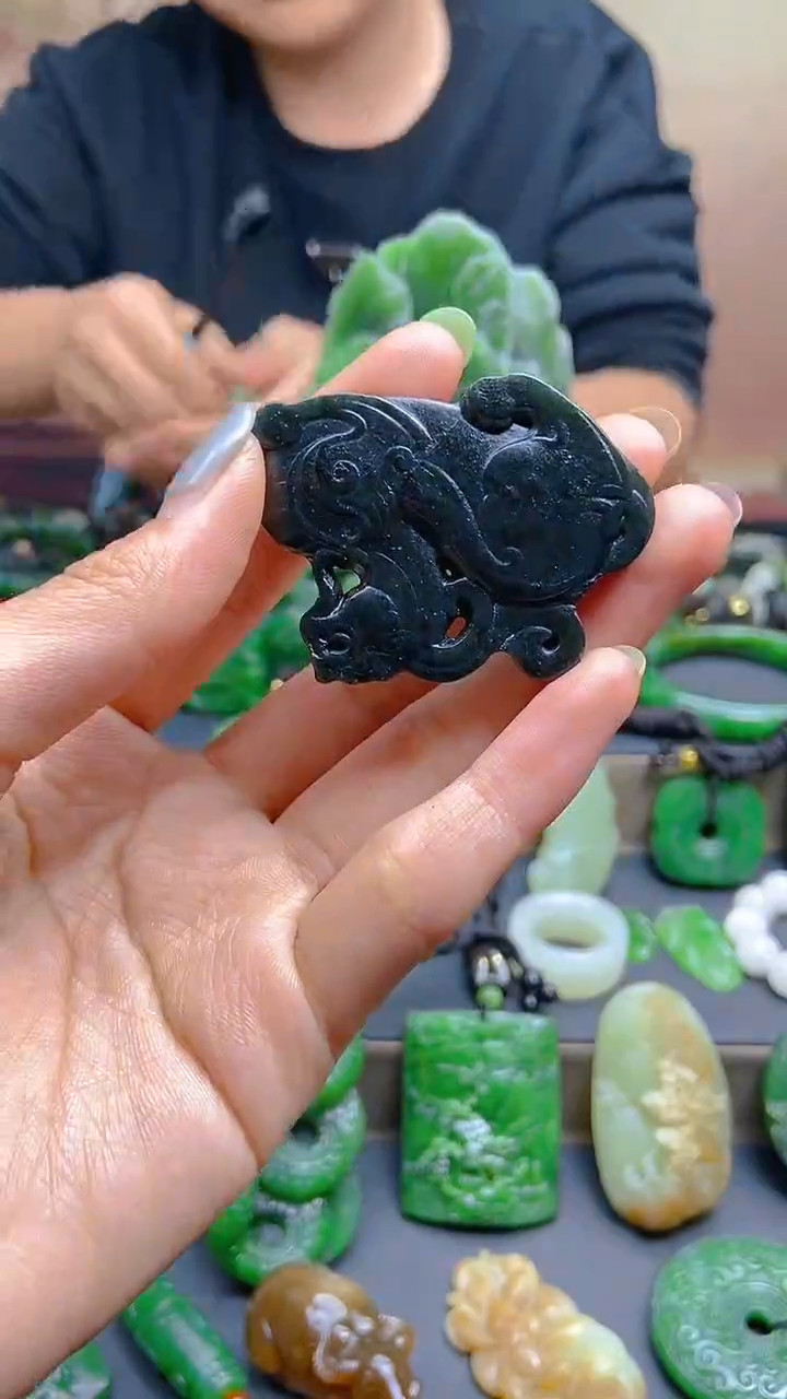 颈饰未镶嵌和田玉1