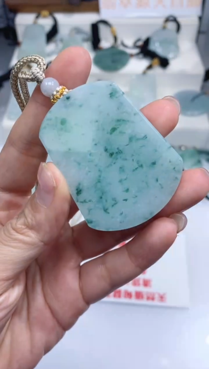 颈饰未镶嵌翡翠吊坠