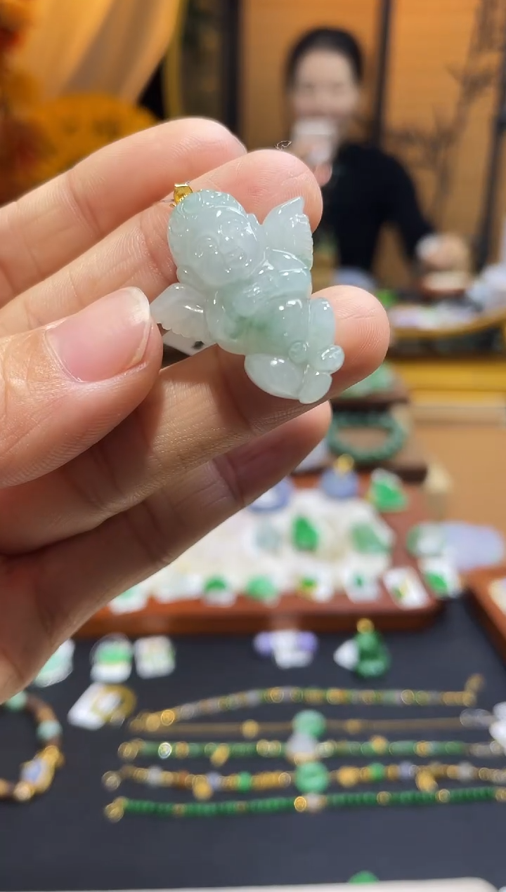 颈饰18K金镶嵌翡翠18K金镶嵌