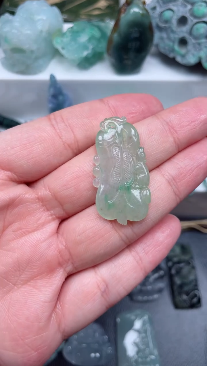 【闪购商品】翡翠颈饰未镶嵌鼠来宝