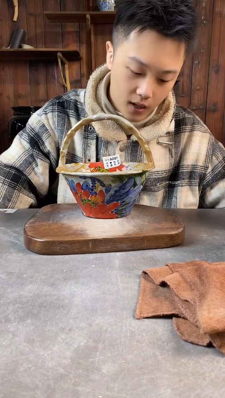 碗?****?085瑕，手工手绘，超值陶瓷