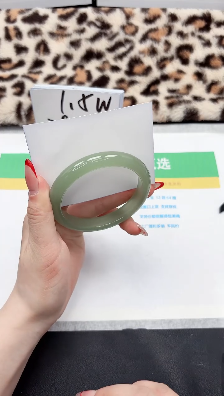 【闪购商品】石英质玉手镯未镶嵌298-58