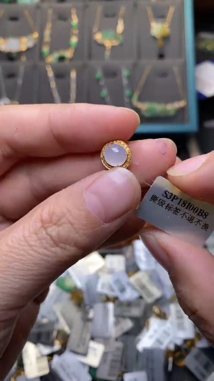 颈饰18K金镶嵌翡翠净货35849