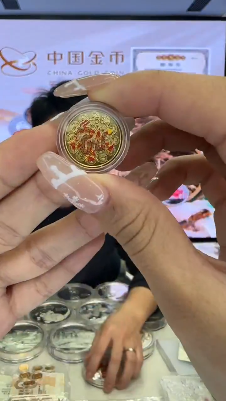 纯金2012年1/10盎司彩金龙带证配盒配吊坠