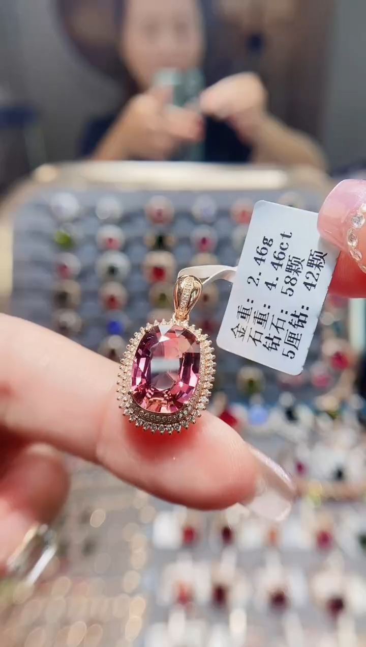 18K金镶嵌颈饰碧玺4.46