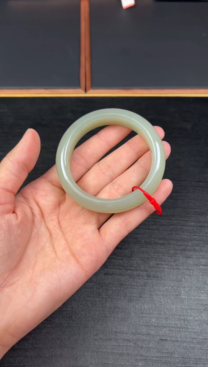 【闪购商品】和田玉手镯未镶嵌且末微色差近矿55