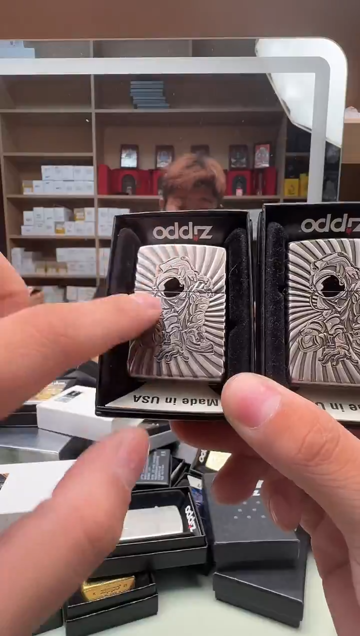 Zippo打火机古银盔甲宇航员