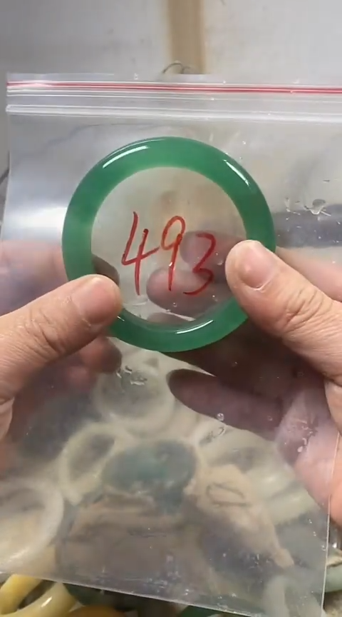 【闪购商品】石英质玉手镯未镶嵌493+58天然石纹矿点扣手介意勿拍