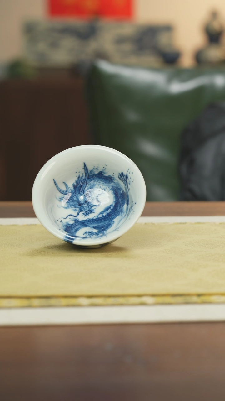 【闪购商品】瓷片国风水墨玄龙压手杯预售