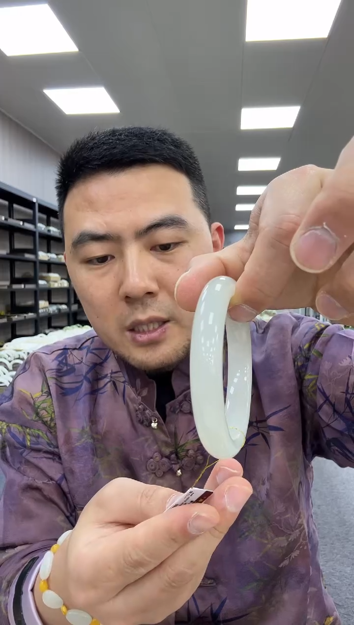 【闪购商品】和田玉手镯未镶嵌59-60  389