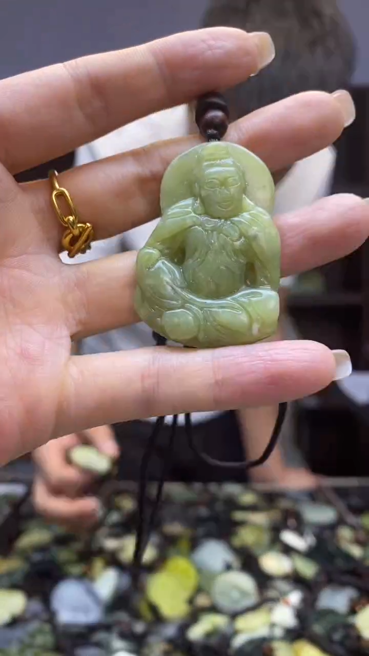 未镶嵌岫玉挂件 