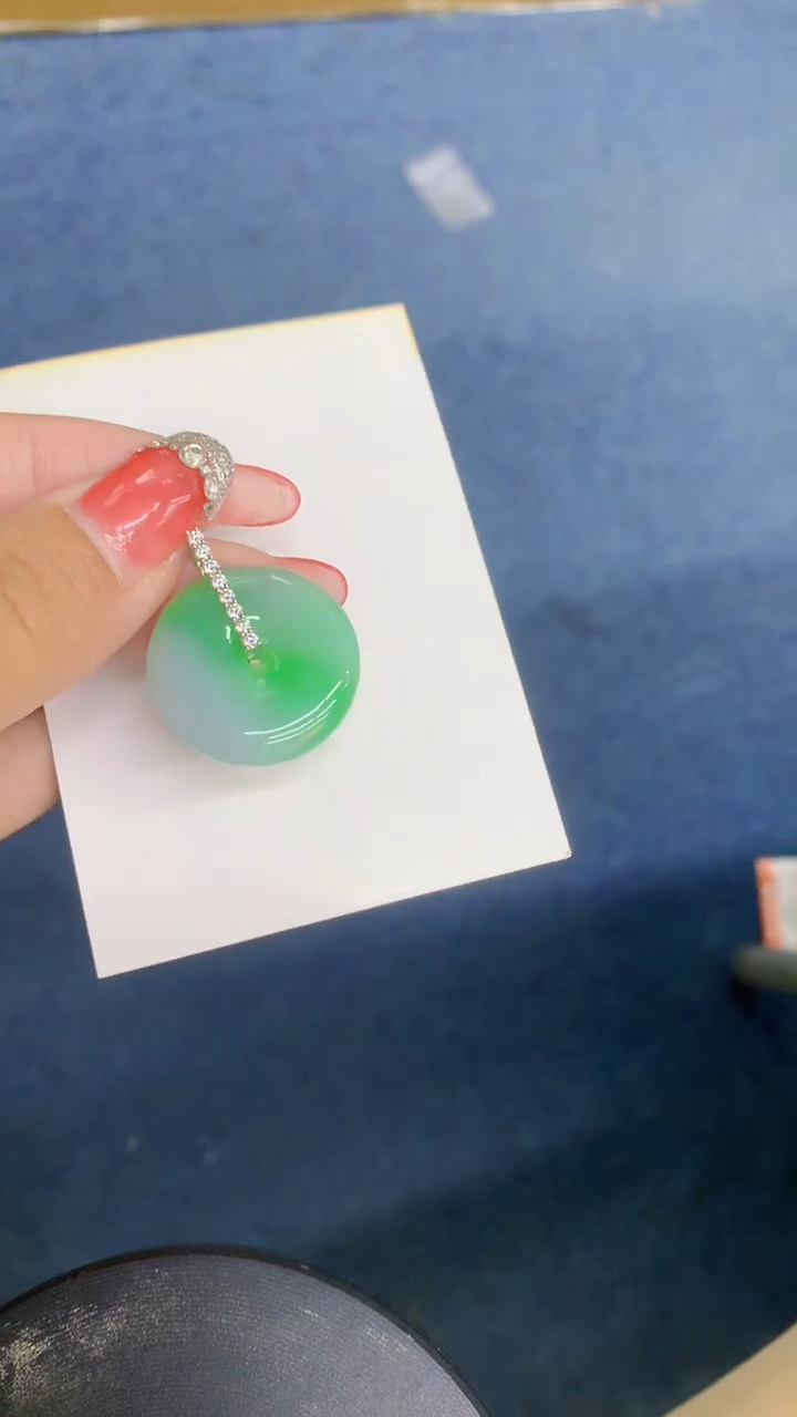 颈饰18K金镶嵌翡翠1