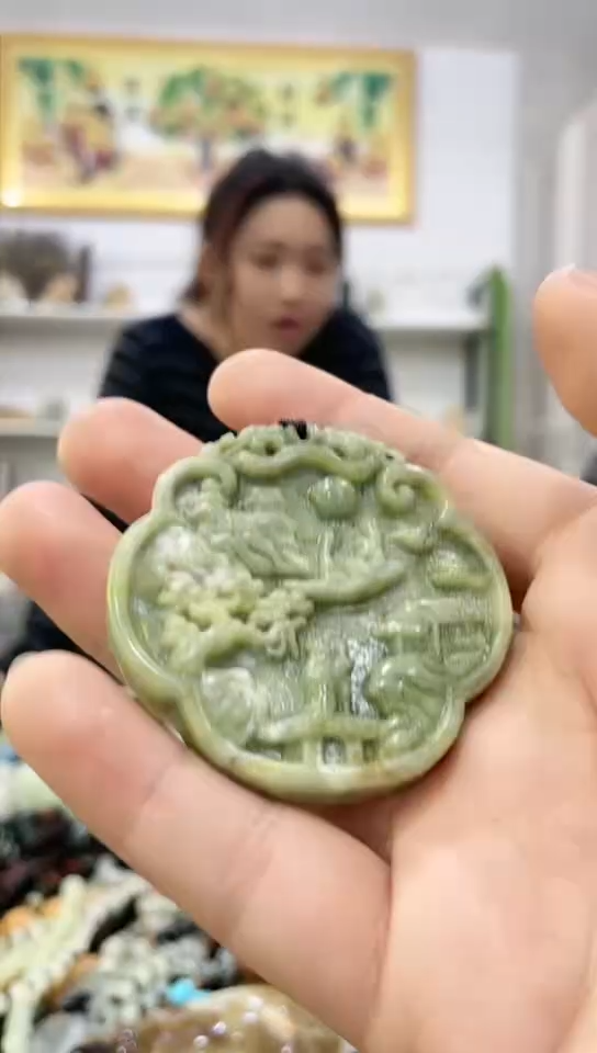 未镶嵌蛇纹石玉吊坠    