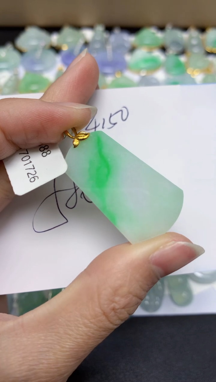 【闪购商品】翡翠18K金镶嵌颈饰 天然翡翠A货