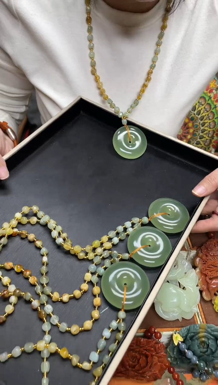 未镶嵌岫玉吊坠多样性发货发其中之一