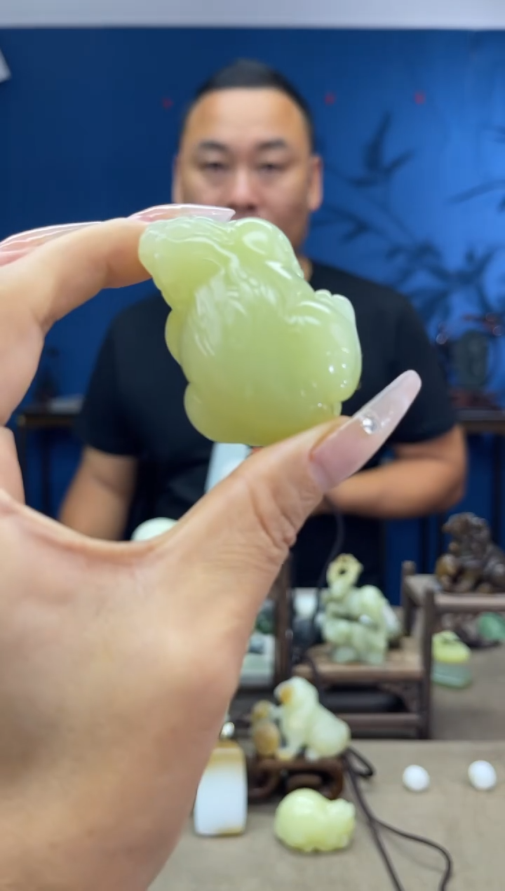 和田玉未镶嵌颈饰1