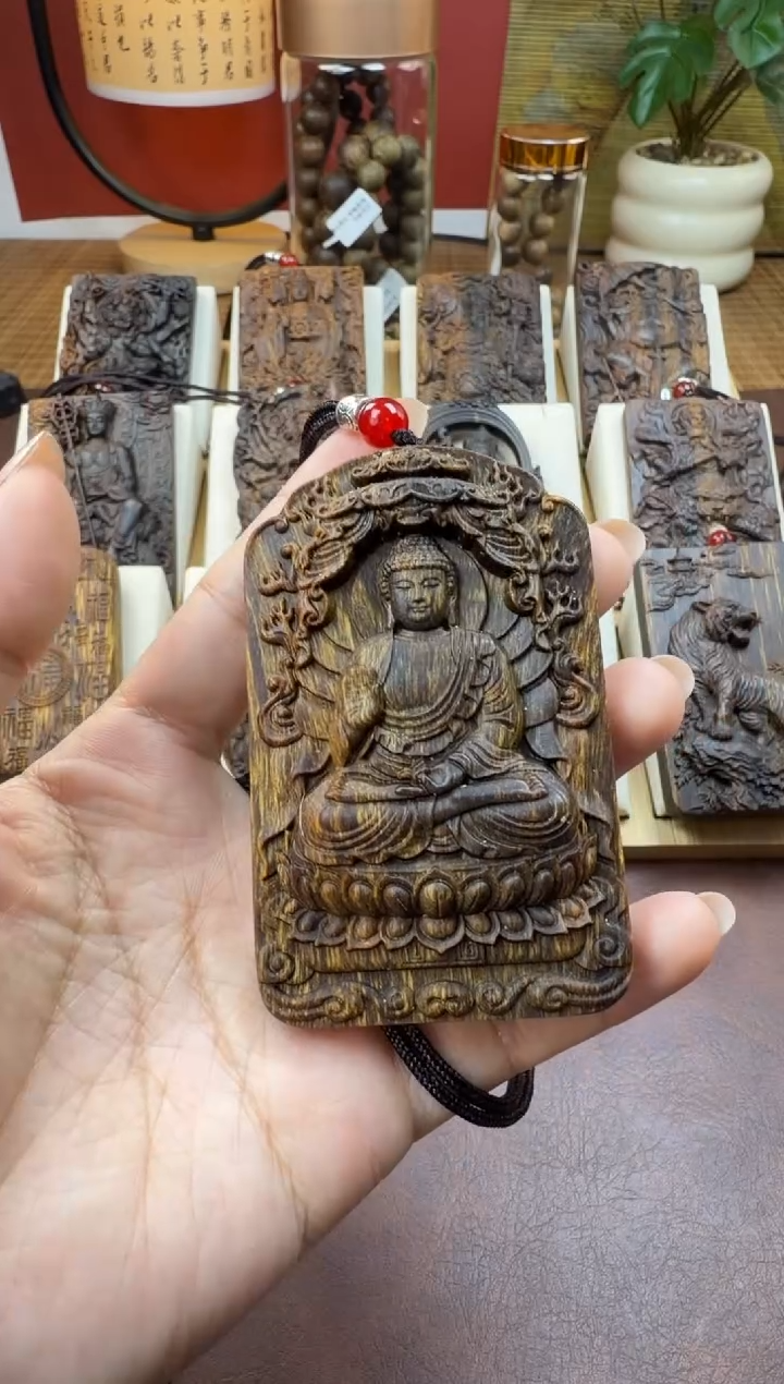 木木雕款  芽庄 十二生肖守护 阿弥托佛   8cm 送养香瓶