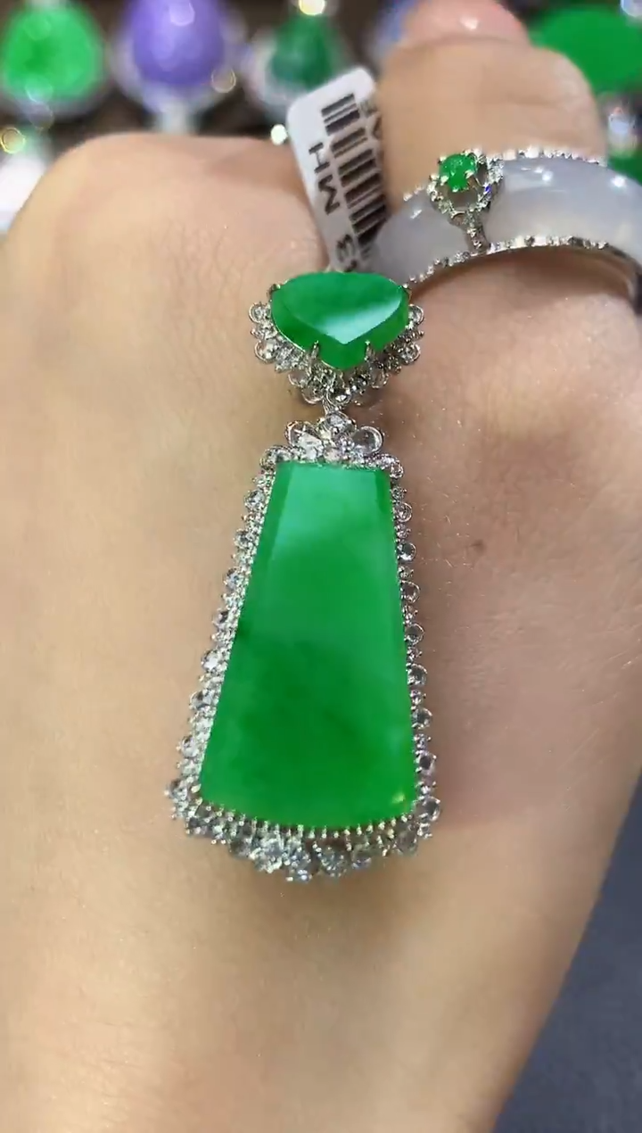 吊坠(不含链)18K金镶嵌翡翠D26