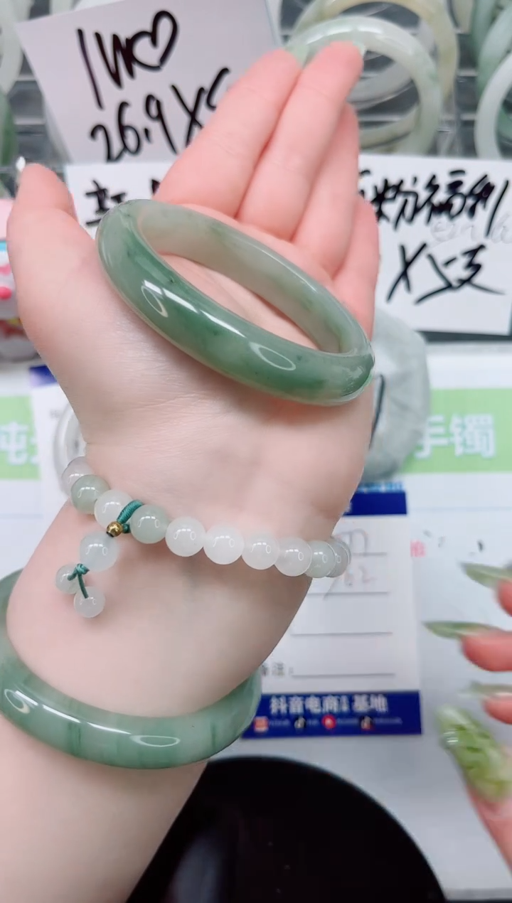 【闪购商品】石英质玉手镯未镶嵌a77