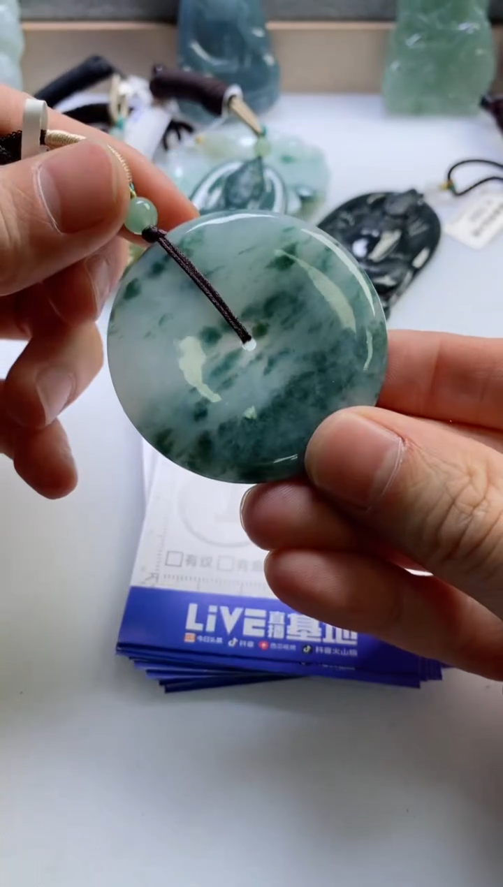 【闪购商品】翡翠挂件未镶嵌        