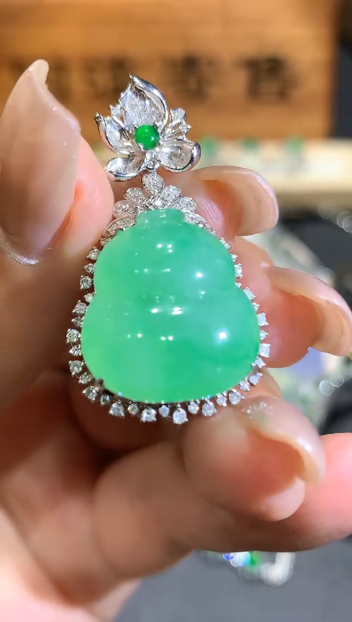 【闪购商品】翡翠颈饰18K金镶嵌团购