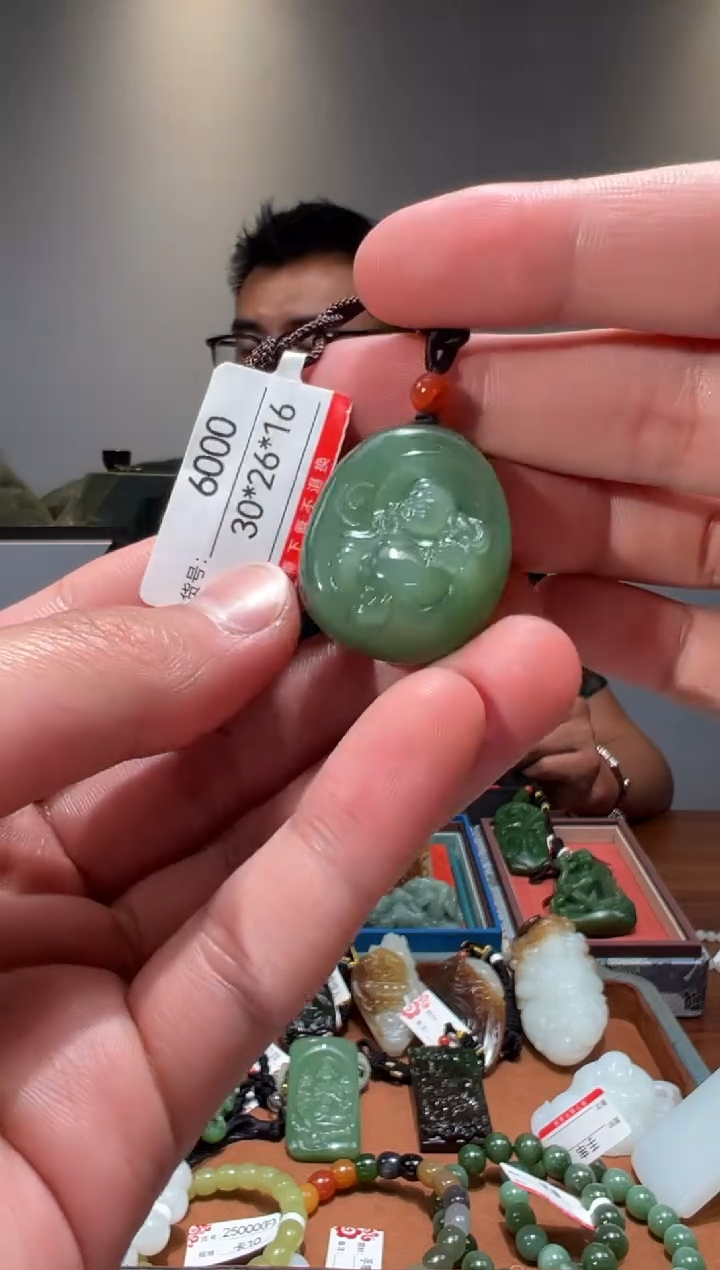 和田玉未镶嵌颈饰1