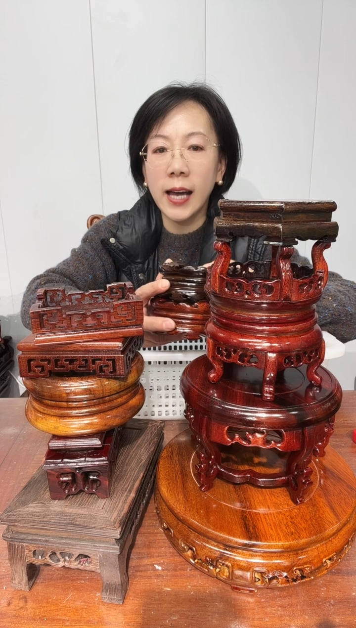 木廷****发一筐15个福利款底座