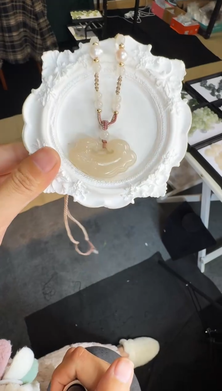 【闪购商品】和田玉颈饰未镶嵌42藕粉如意锁