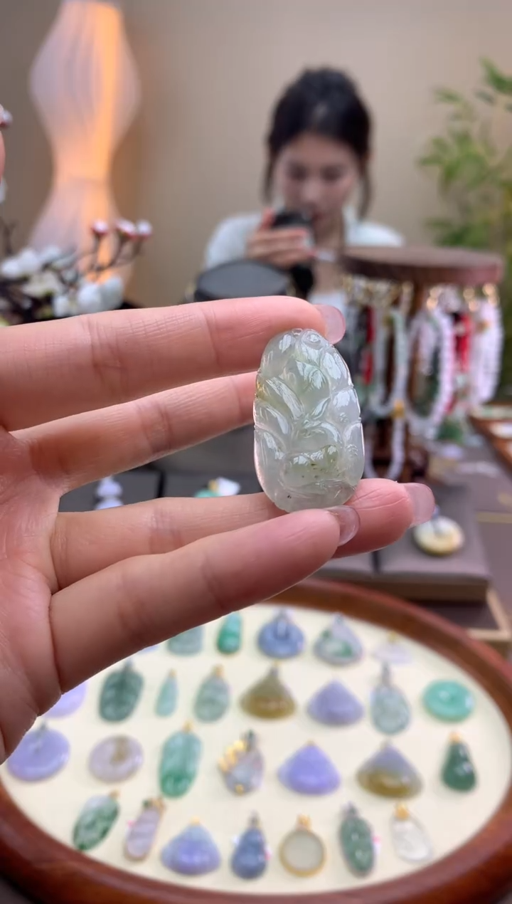 【闪购商品】翡翠未镶嵌颈饰九尾狐