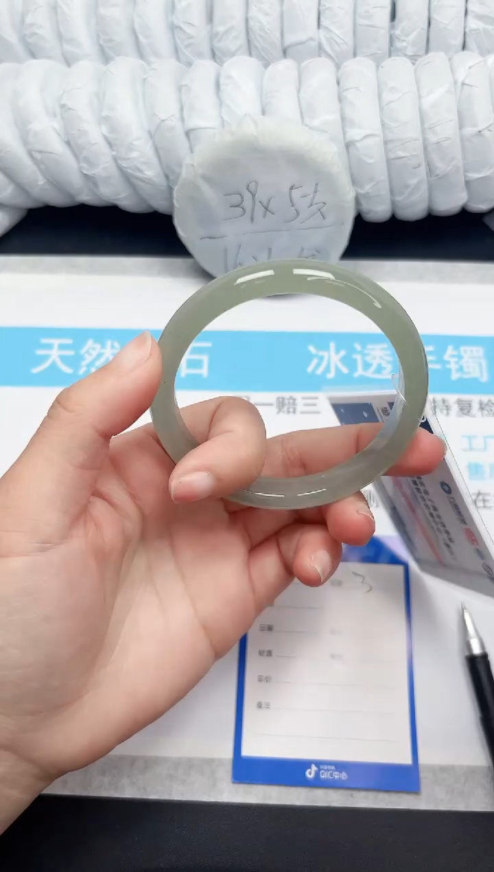 【闪购商品】石英质玉手镯未镶嵌3-62.7