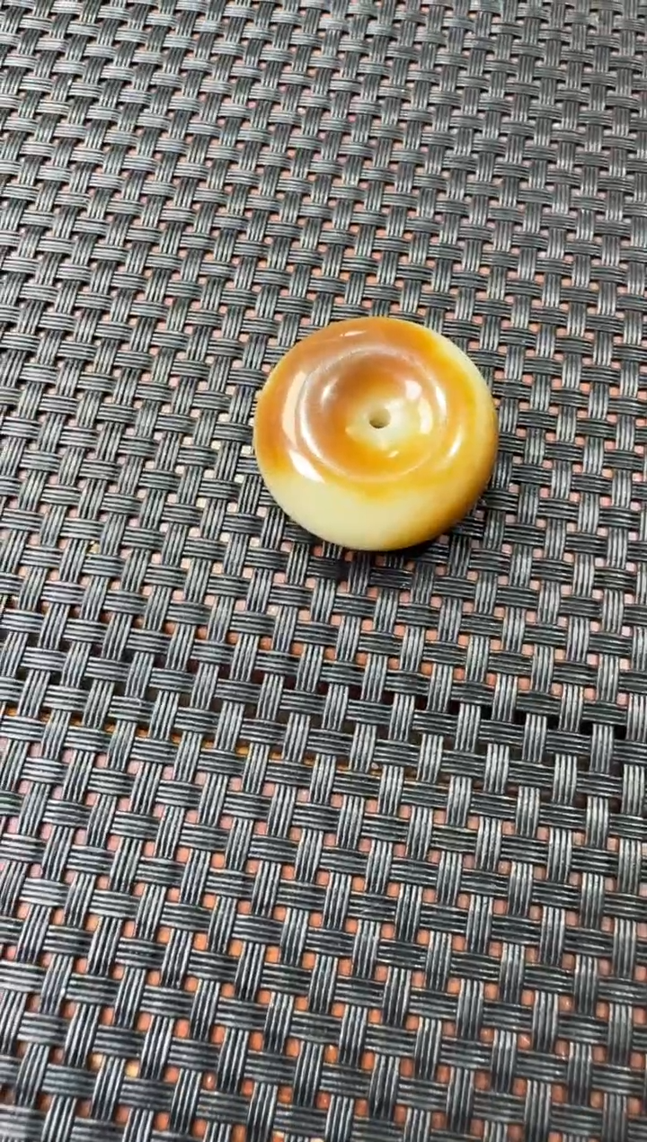 颈饰未镶嵌和田玉若羌糖青白平安扣