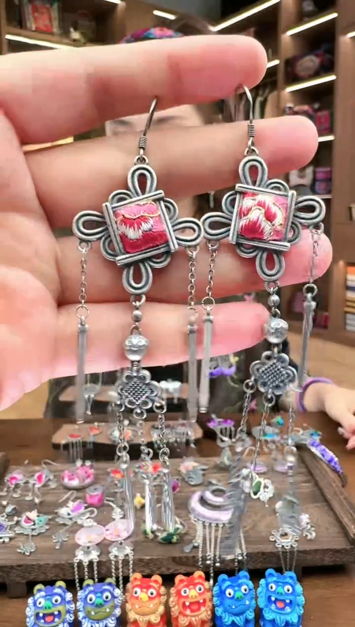 【闪购商品】织绣110黔东南苗族刺绣