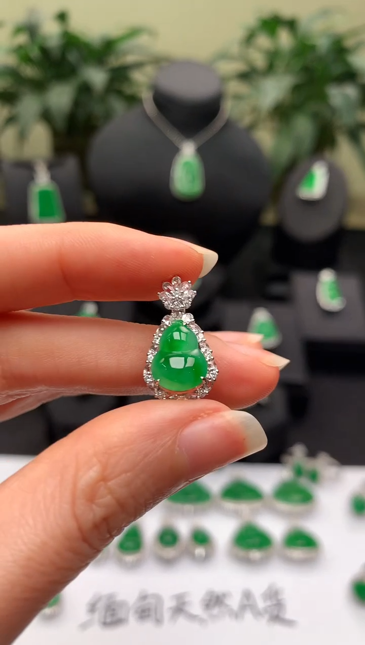 【闪购商品】翡翠颈饰18K金镶嵌葫芦