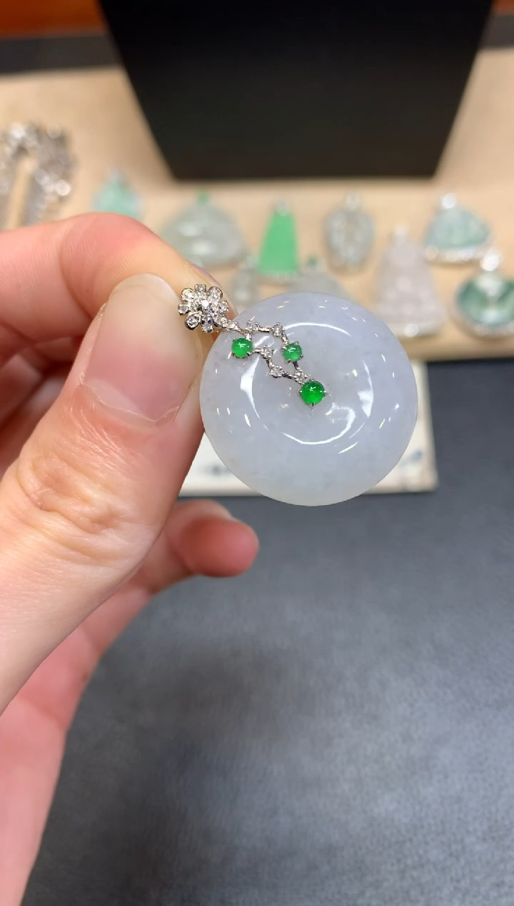 【闪购商品】翡翠颈饰18K金镶嵌平安扣【无服务费】