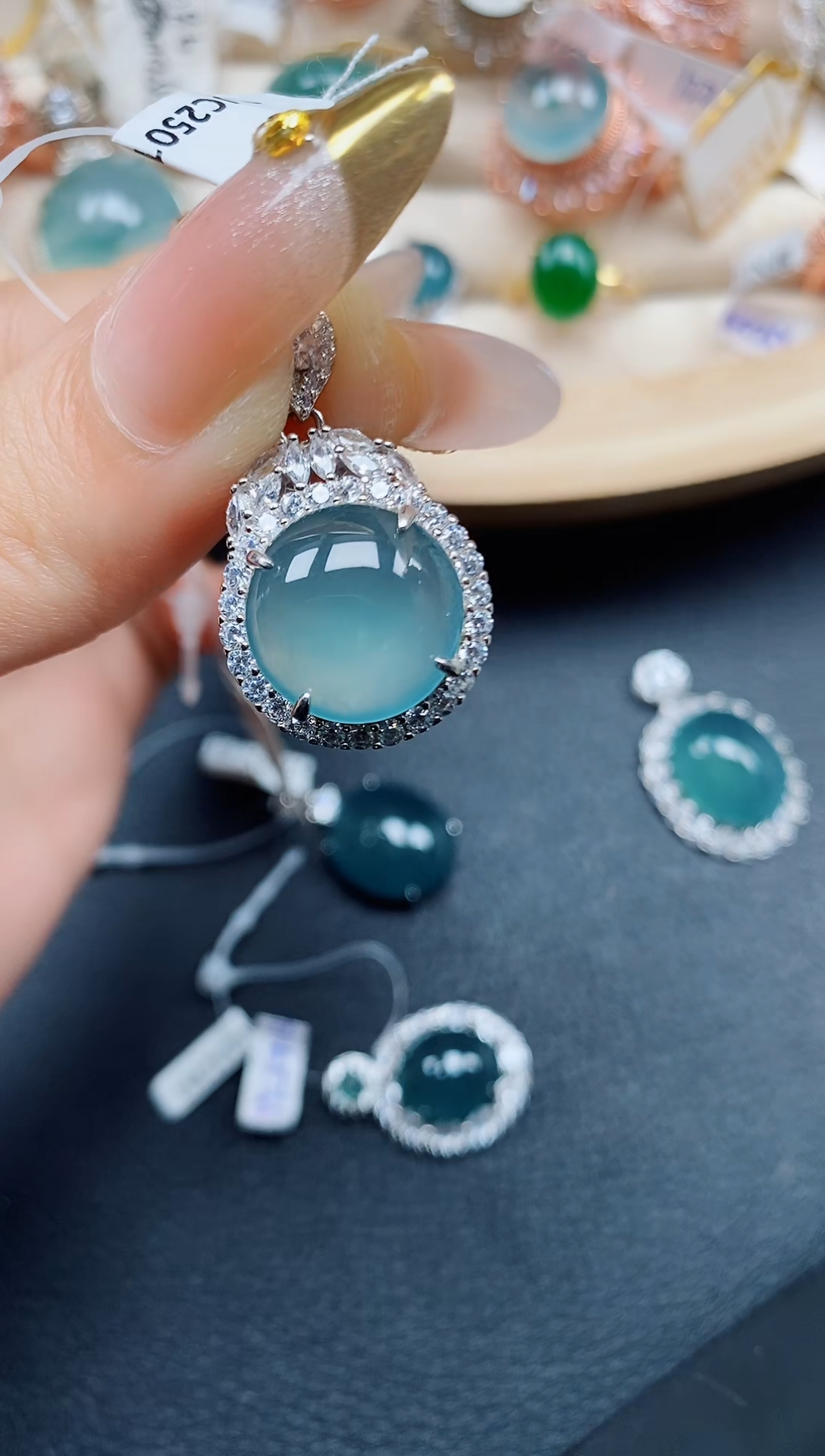 【闪购商品】翡翠吊坠(赠链)银S925镶嵌翡翠