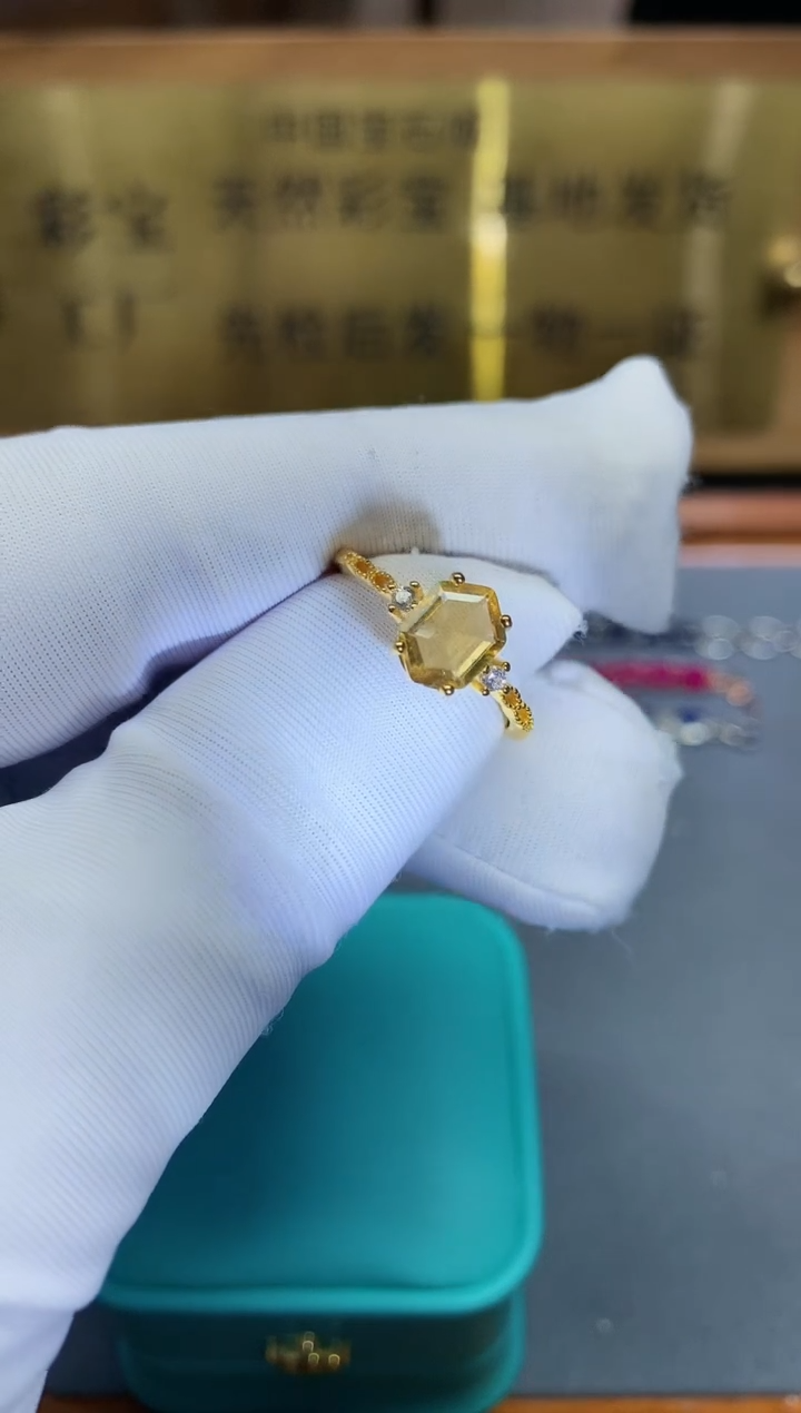 【闪购商品】黄晶戒指银S925镶嵌........