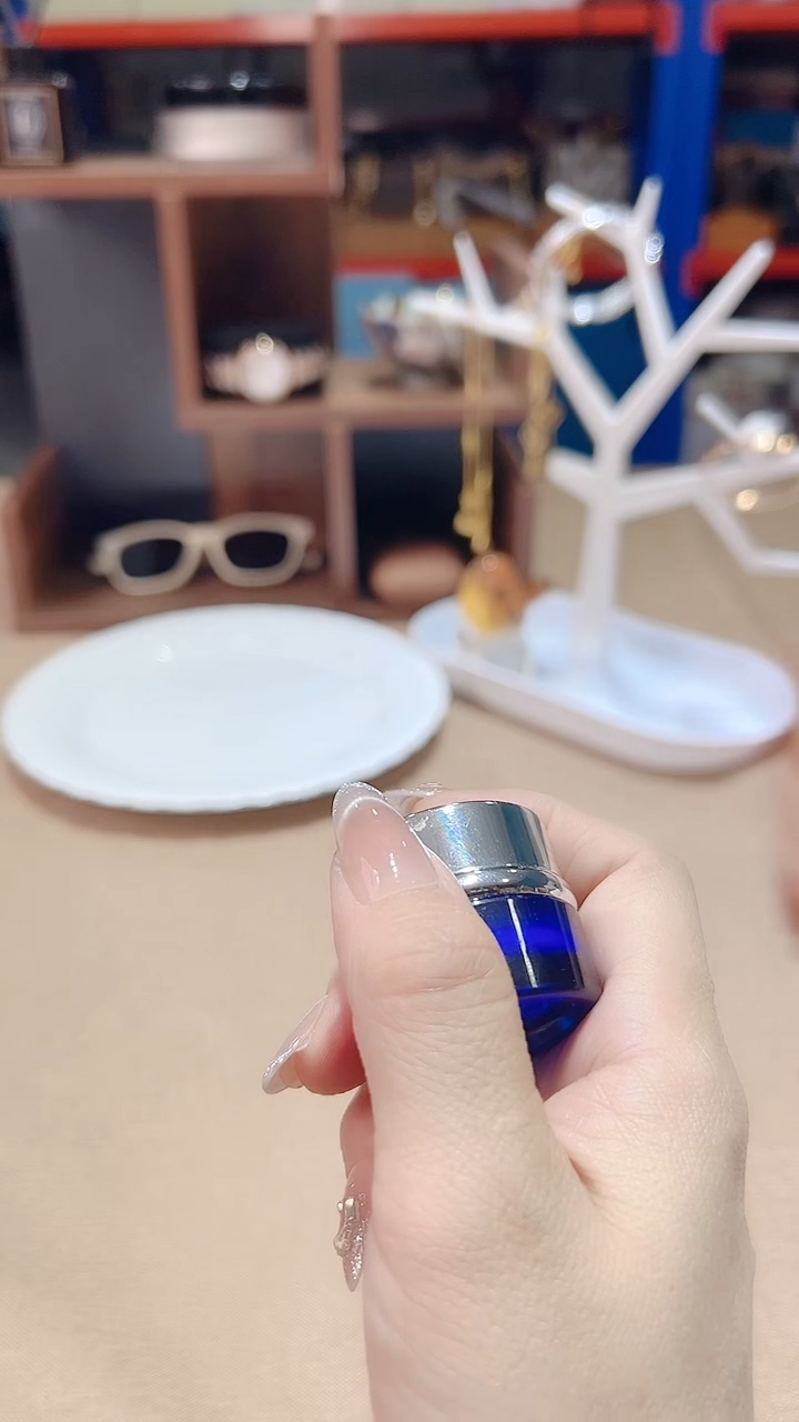 瓷片碗碟好物一件不留@@1