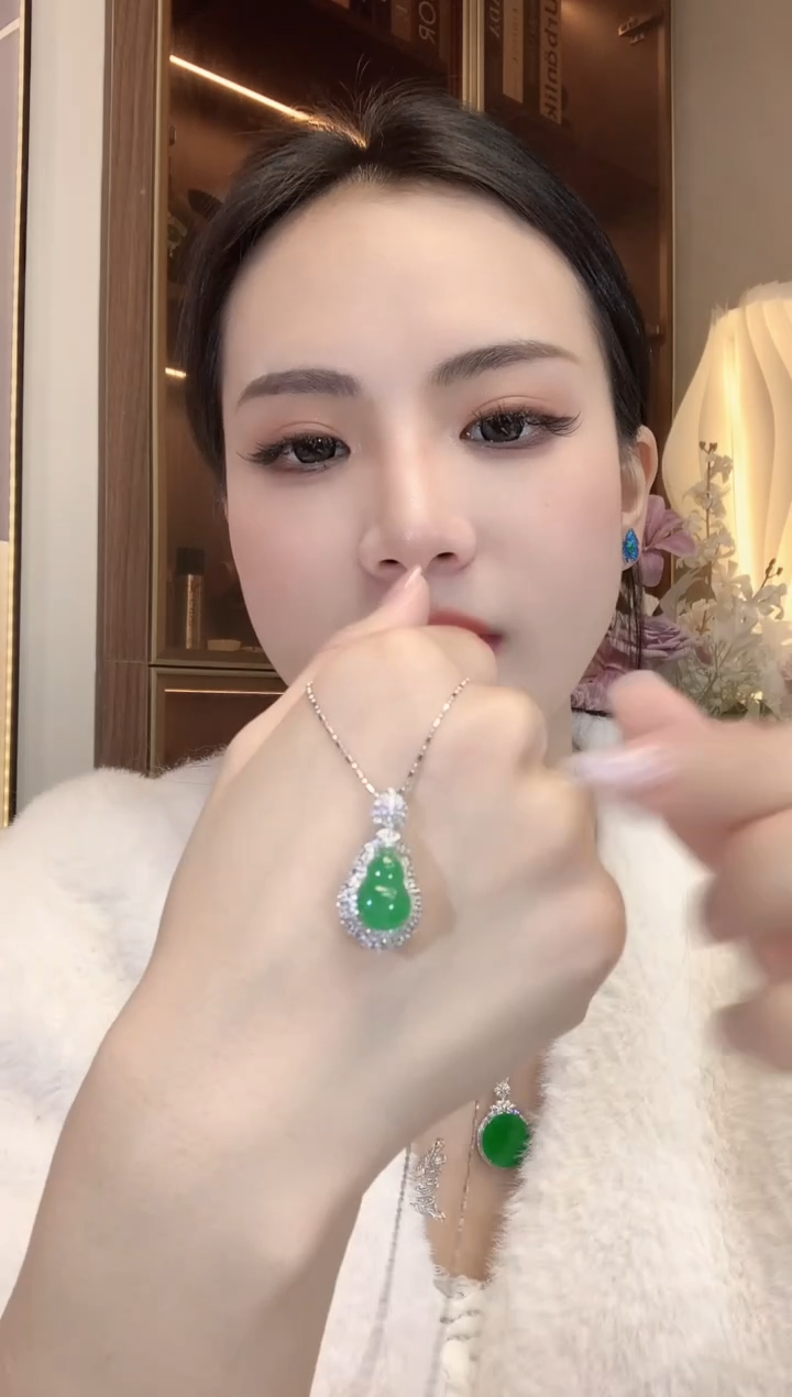 【闪购商品】翡翠吊坠(不含链)18K金镶嵌A54 多样性发货一件