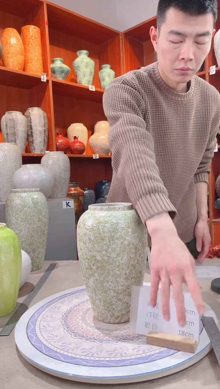 【闪购商品】瓶春意盎然中号 陶瓷花瓶无花