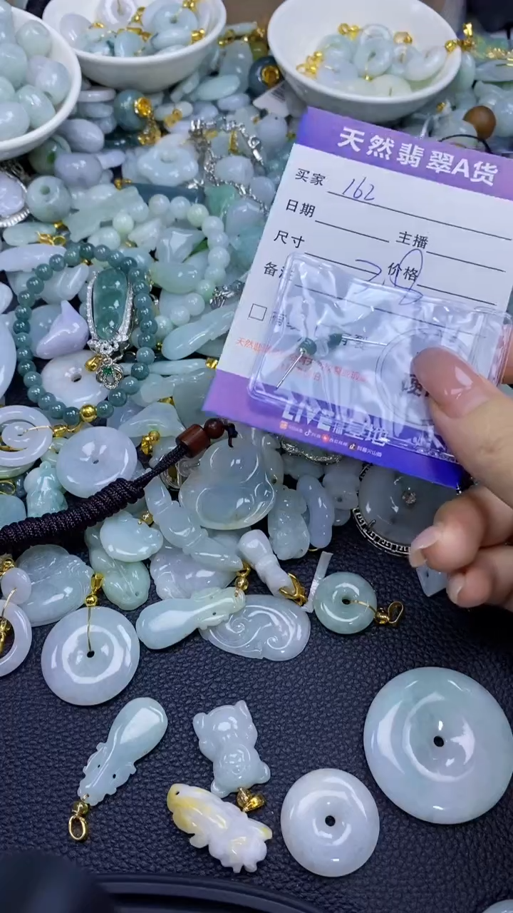 翡翠未镶嵌颈饰天然翡翠A货吊坠