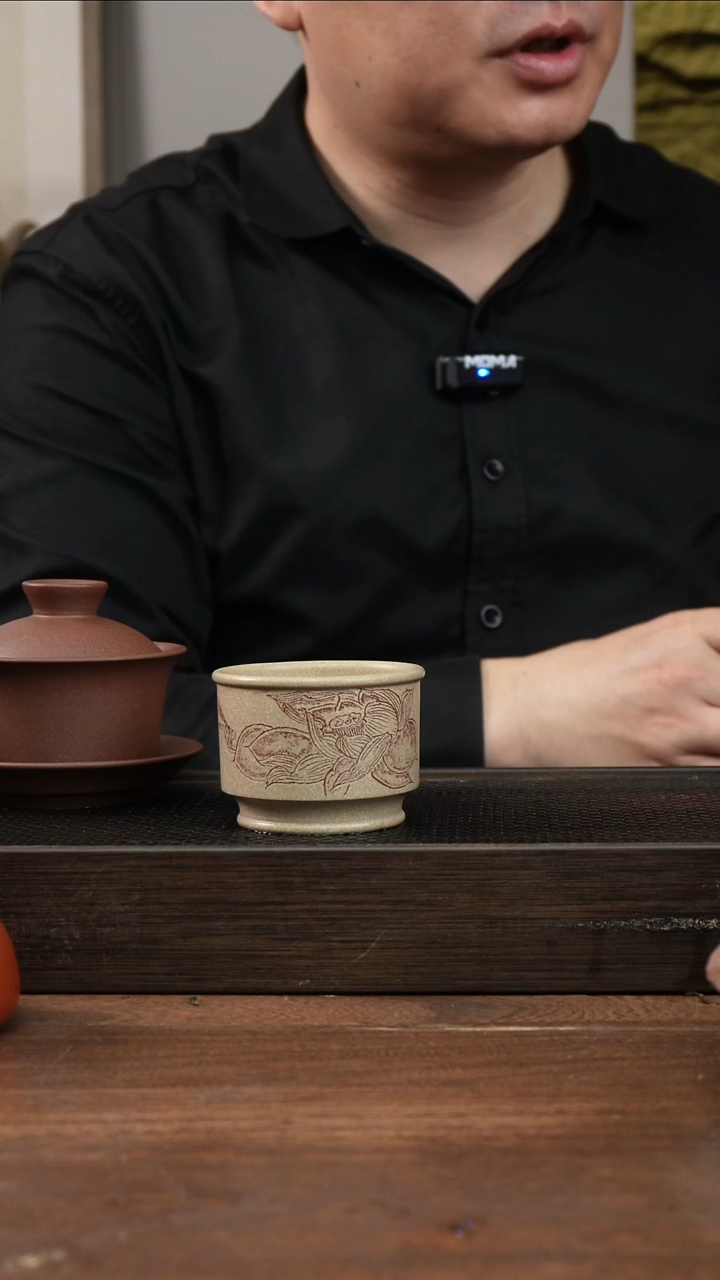 茶杯紫砂本绿莲花刻绘  压手杯 ！  