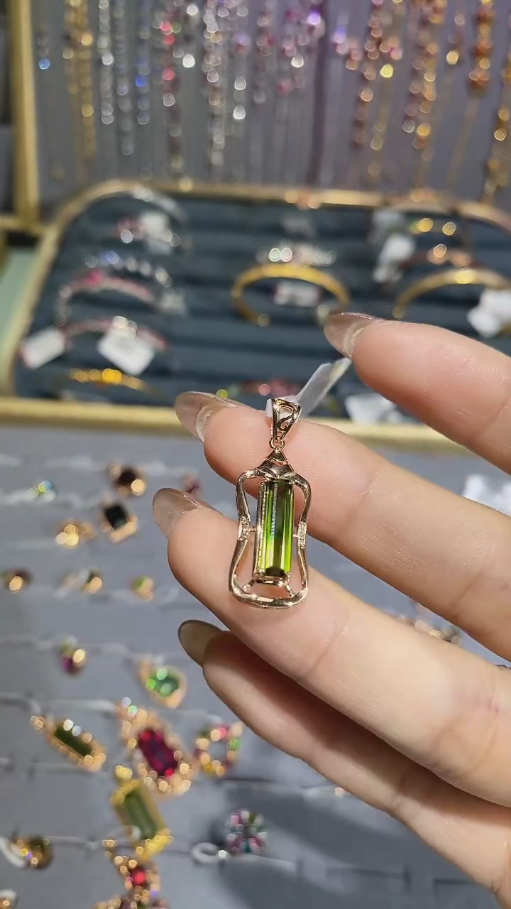 【闪购商品】碧玺颈饰18K金镶嵌吊坠