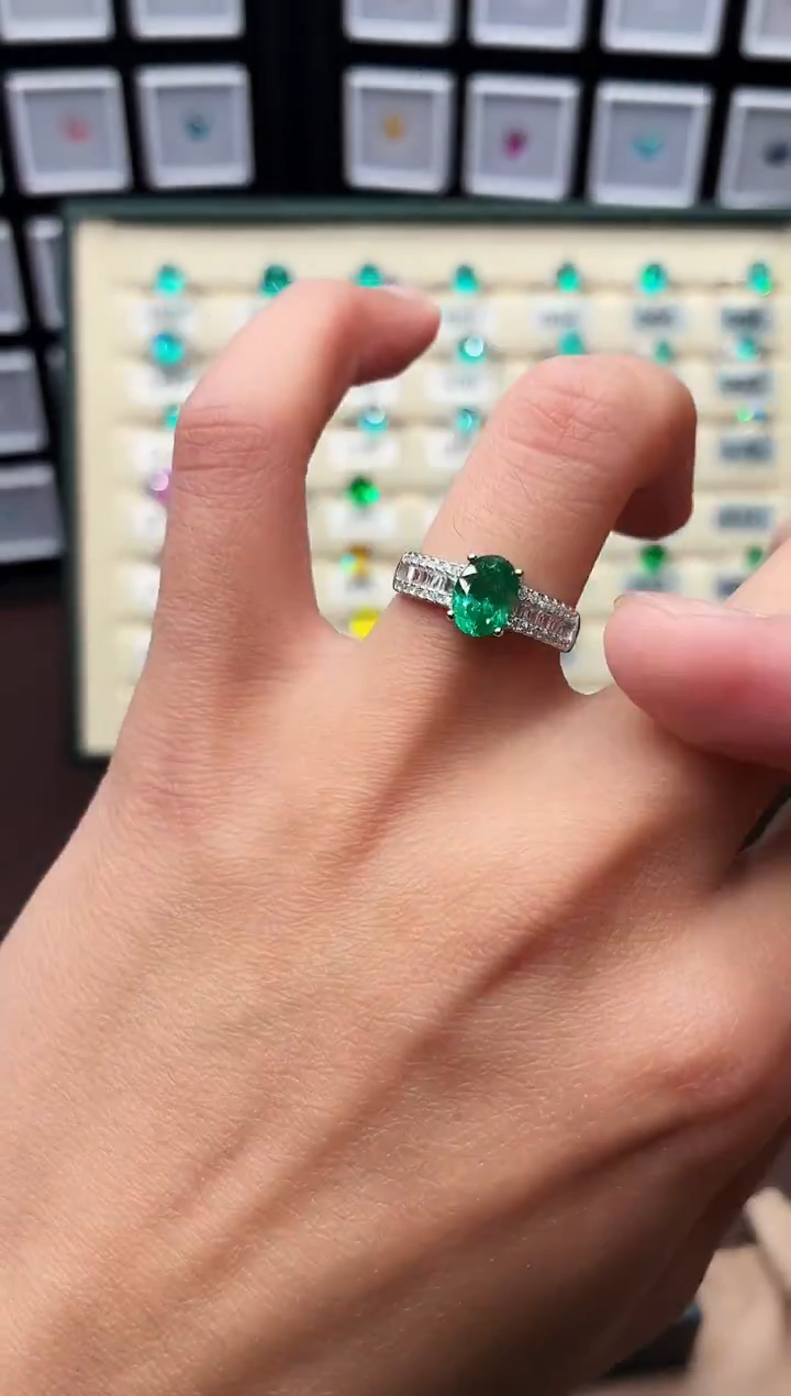 银S925镶嵌戒指石榴石（沙弗莱）0002