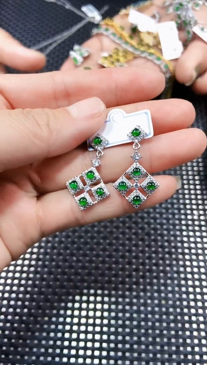 【闪购商品】翡翠耳饰未镶嵌111111111