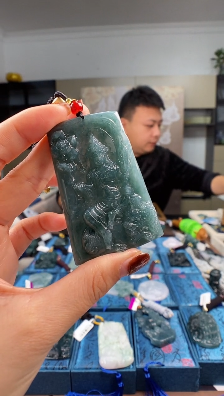 颈饰未镶嵌翡翠峡****? 多样性发其一