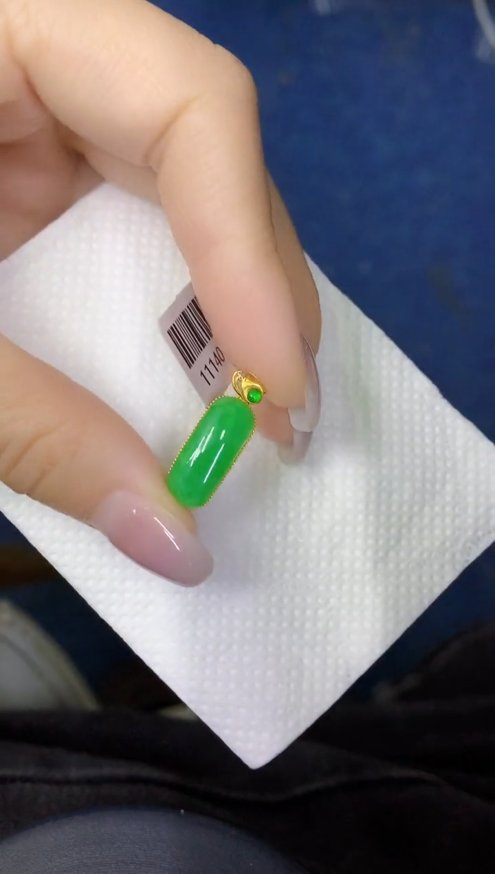 颈饰18K金镶嵌翡翠缅甸天然翡翠A货